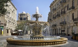 nizami-street-baku-azerbaijan-68591311.jpg