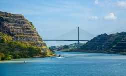 panama-canal-2050x1200.jpg